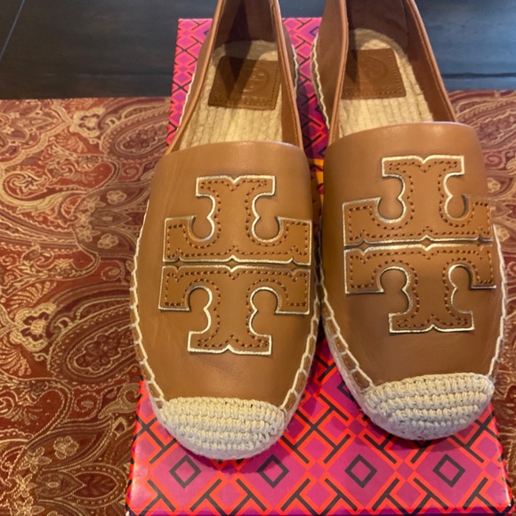TORY BURCH INES Tan/spark  gold espadrilles, size 6 BNIB, msrp $228 - Picture 5 of 5
